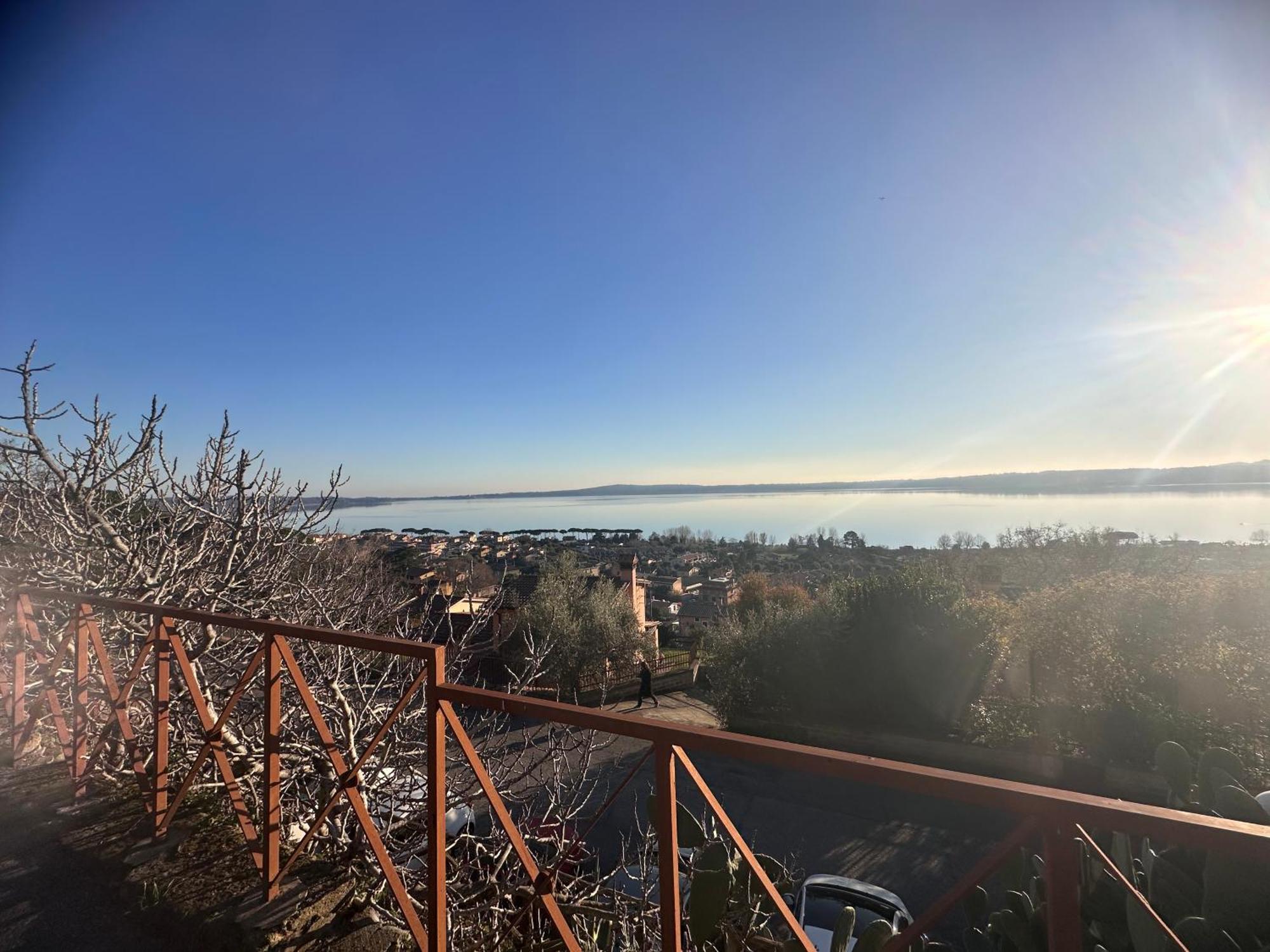 Sguardo Sul Lago Trevignano Romano Eksteriør billede